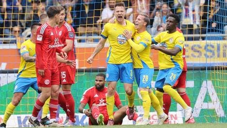 Braunschweiger Torjubel gegen Düsseldorf