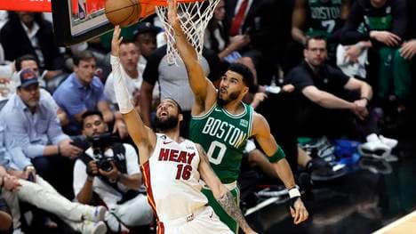 Jayson Tatum von den Boston Celtics war wie hier auch defensiv zur Stelle