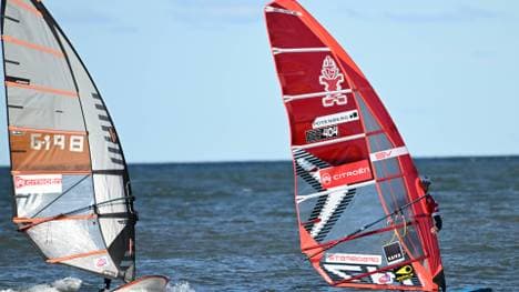 Wolf (r.)  jubelt in seiner Heimat (Archivbild)