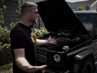 In der zweiten Folge kommt ein interessantes Angebot aus Hamburg: Zwei seltene Mercedes und ein Hummer H1 zum vermeintlichen Schnäppchenpreis befinden sich in der Hansestadt, angeblich in gutem Zustand. Halten die Karossen, was sie versprechen oder sollte Enrico dem Kaufrausch doch lieber einen Riegel vorschieben? Im Dresdner Autohandel geht Fahrzeugaufbereiter Stefan auf Tuchfühlung mit einem besonderen Schätzchen. Der Opel Commodore B GS/E braucht Pflege, bevor er in den Verkauf kann.