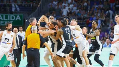 Schlägerei im EuroLeague-Spiel