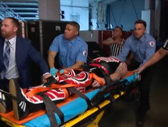 Bei WWE Monday Night RAW führt sich Veer Mahaan mit ungeahnter Wucht neu ein. Gegner Dominik Mysterio wird am Ende in einen Krankenwagen abtransportiert.