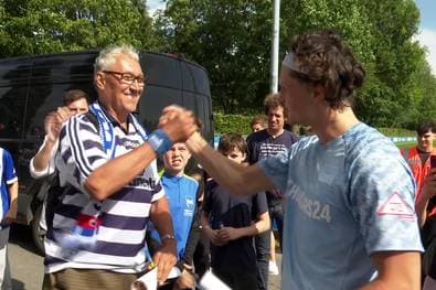 "Als Dankeschön von mir": Toller Fan-Moment um Reese