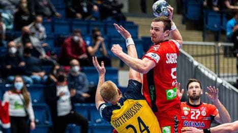 Sander Sagosen (oben) schied mit Norwegen in der Hauptrunde der EM 2022 aus