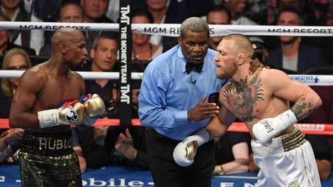 Floyd Mayweather Jr. v Conor McGregor