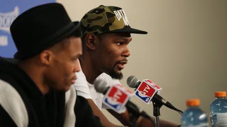 Kevin Durant (r.) verteidigte Teamkollege Russell Westbrook