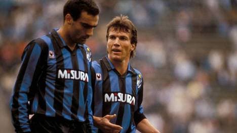 Lothar Matthäus (re.) im Gespräch mit Guiseppe Bergomi 