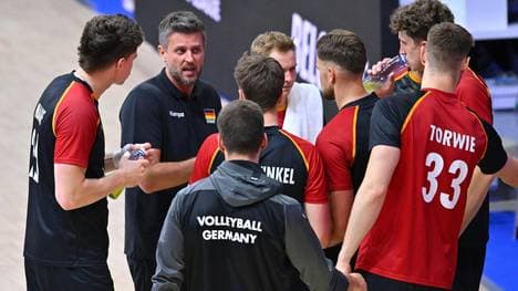 Bundestrainer Michal Winiarski bei der Ansprache