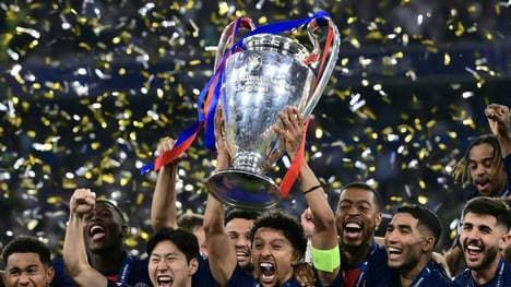 Paris Saint-Germain mit dem Henkelpott