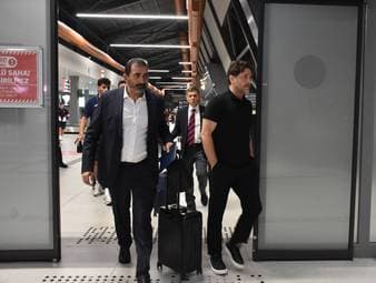 Trainer Fatih Tekke verkündet nach dem Europa-League-Aus live seinen Rücktritt - doch der Klub akzeptiert diesen nicht. Statt Abschied heißt es plötzlich: Tekke bleibt Trainer!