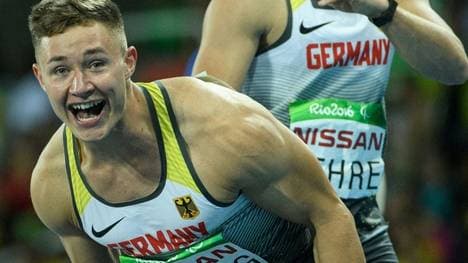 Felix Streng freut sich über seine Goldmedaille