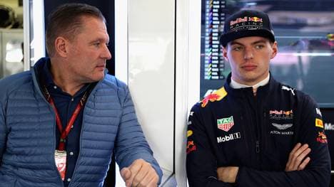Max Verstappen (links) wird von seinem Vater Jos kritisiert 