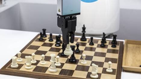 Ein Schachroboter verletzte in Moskau einen Jungen