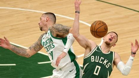 Theis (l.) verlor mit den Celtics gegen die Bucks