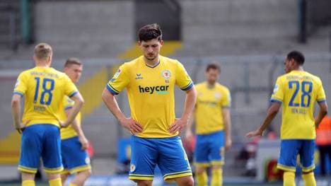 Für die Spieler von Eintracht Braunschweig ist die Hoffnung auf den Klassenverbleib in der 2. Bundesliga fast dahin