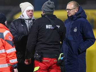 Busfahrer bei Becherwurf verletzt