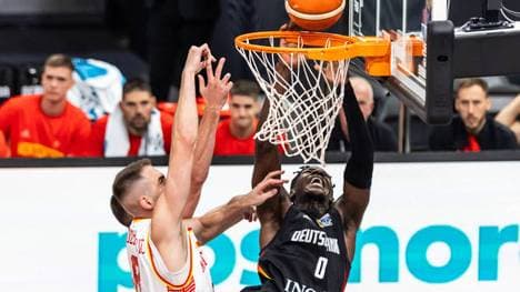 Isaac Bonga verletzte sich gegen Montenegro am Knie