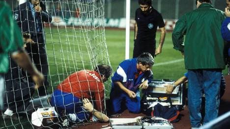 Ditmar Jakobs erleidet im Nordderby einen schweren Unfall