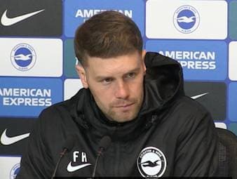 Fabian Hürzeler spricht in der Pressekonferenz nach dem Spiel gegen Liverpool über die Dinge die er mit seinem Team kontrollieren kann und welche nicht. Es ist wichtig, bescheiden zu bleiben, auch bei einer Siegesserie.