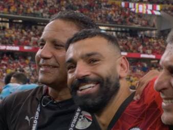 Ägypten schafft Historisches und gewinnt erstmals ein K.o.-Spiel bei einer Weltmeisterschaft. Mo Salah düpiert Australiens Keeper im Elfmeterschießen erst mit einem Panenka-Elfer und kann dann seine Emotionen nicht mehr zurückhalten. 