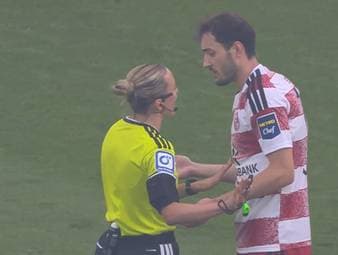Schiedsrichterin Fabienne Michel bewertet nach dem 3.Liga-Auftakt zwischen Fortuna Düsseldorf und Waldhof Mannheim eine ihrer Entscheidungen sehr kritisch. Dafür gibt es ein großes Lob von Magenta-Experten Fabian Klos.