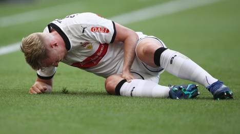 Andreas Beck vom VfB Stuttgart hat sich am Kreuzband verletzt