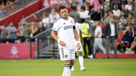Der Ex-Leverkusener Chicharito blamierte sich mit einem bitteren Elfmeter-Fehlschuss