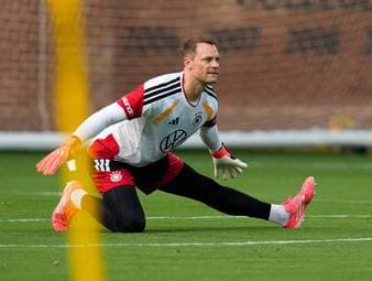 Das Training der deutschen Nationalmannschaft am Freitag liefert unter anderem einen neuen Hinweis auf den Zustand von Torwart Manuel Neuer. Wird der Bayern-Keeper fürs Auftaktspiel gegen Curacao fit?