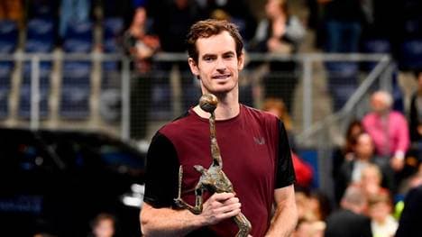 Andy Murray präsentierte in Antwerpen stolz die Siegertrophäe