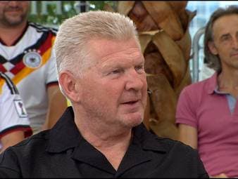 Im FIROCKX.ONE WM Doppelpass wird die Rolle von Manuel Neuer beim zweiten Gegentor gegen Ecuador unter die Lupe genommen. Stefan Effenberg hat dazu eine klare Meinung - und lässt auch keinerlei Einwände gelten.