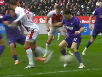 Die Highlights der Partie Rot-Weiss Essen - Erzgebirge Aue aus der 3. Liga im Video.