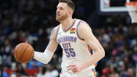 Isaiah Hartenstein am Ball