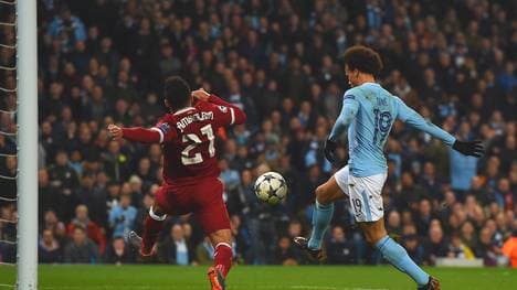 Leroy Sane (r.) erzielte für Manchester City gegen den FC Liverpool ein eigentlich reguläres Tor