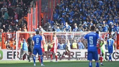 Randalierende Fans des 1. FC Magdeburg provozierten in Berlin eine Spielunterbrechung
