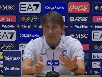 Napoli-Coach Antonio Conte reagiert auf die Kritik an ihm, er würde kein Team zu europäischem Erfolg führen. Er fordert die Journalisten auf, besser zuerst die Fakten zu prüfen.