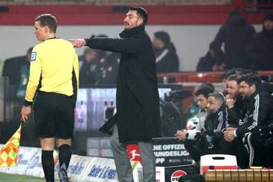 Kuriose Tore und Platzverweis bei Rieras Debüt