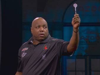 Der Amerikaner Leonard Gates feiert gegen Geert Nentjes das perfekte WM-Debüt. Der "Soulger" gewinnt schon beim Gang auf die Bühne das Publikum für sich und anschließend auch das Match mit 3:1.