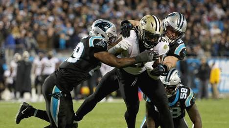 Alvin Kamara (m.) sorgte mit seinem Spielzug für die entscheidenden Punkte der Saints