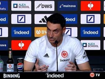 Albert Riera muss gegen den FC Bayern München auf viel Personal verzichten. Ein Umstand, der den Spanier offensichtlich an eine höhere Macht leitet.