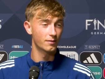 Nach seiner Show gegen Frankreich sehen Spaniens Stars Lamine Yamal als Kandidaten für den Ballon d'Or. Mikel Merino, Pedri und Dean Huijsen loben den zweifachen Torschützen in den höchsten Tönen.