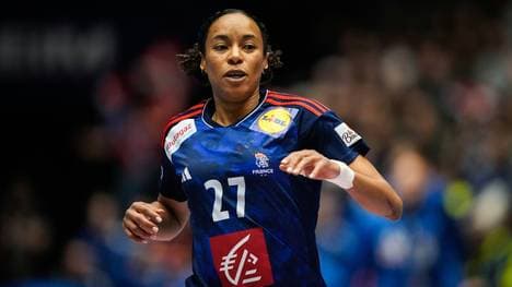 Estelle Nze Minko wirft fünf Tore