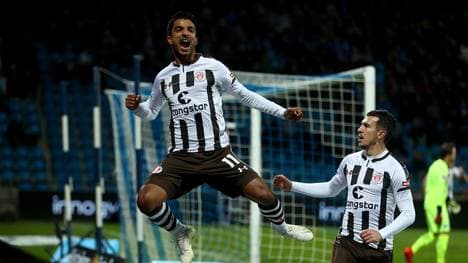 Ähnlich kraftvoll wie Franz: Sami Allagui (l.) spielte von 2017 bis 2019 für den  FC St. Pauli