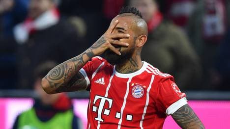 Arturo Vidal feierte seinen Kopfballtreffer zum Münchner 4:2 (Endstand 5:2) gegen Hoffenheim mit seiner typischen Geste 