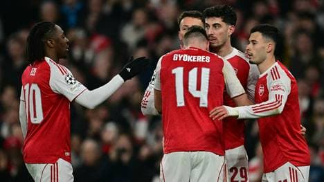 Arsenal führt englische Dominanz an