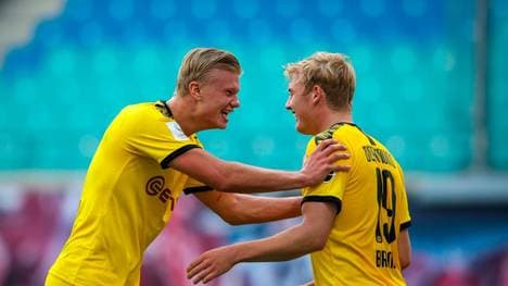 Erling Haaland (l., mit Julian Brandt) stellte einen Rekord für den BVB sicher