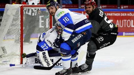 Die Spieler des ERC Ingolstadt (l.) durften sich über einen Kantersieg freuen
