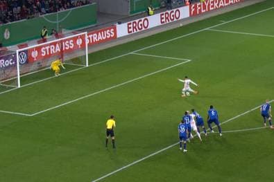 Schöner kann man einen Elfmeter nicht verwandeln