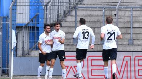 Der SC Verl setzt sich in einem knappen Duell durch und steigt in die 3. Liga auf