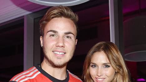 Genießen ihre freie Zeit am Mittelmeer: Mario Götze und Ann-Kathrin Brömmel.