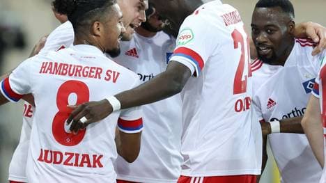 Dank Terodde siegt der HSV in Karlsruhe